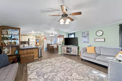 8404 Conifer Rd, Henryetta, OK 74437 photo 5