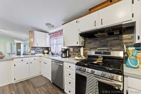 8404 Conifer Rd, Henryetta, OK 74437 photo 9