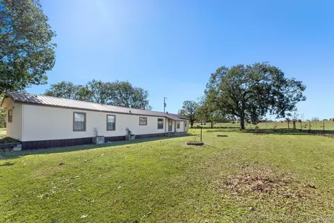 8404 Conifer Rd, Henryetta, OK 74437 photo 2