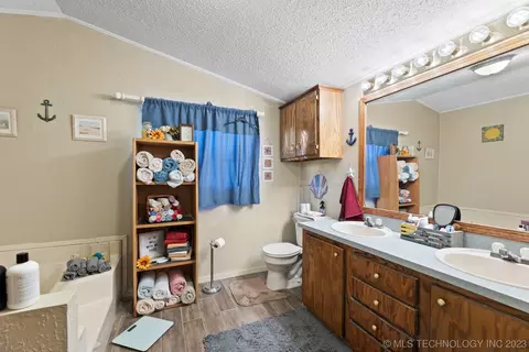 8404 Conifer Rd, Henryetta, OK 74437 photo 13