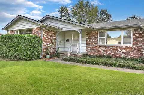 4010 E 40th St, Tulsa, OK 74135 photo 2