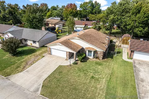 121 Magnolia Ave, Pryor, OK 74361
