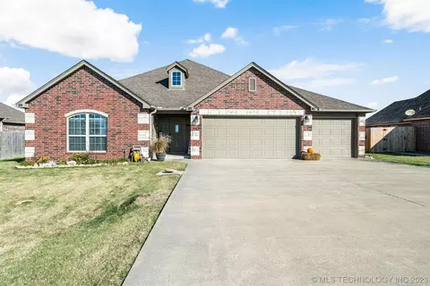 1987 Graham Ave, Pryor, OK 74361