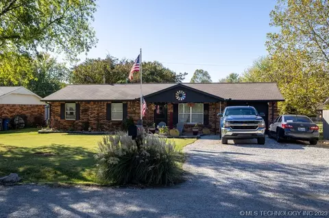 13848 S 297th East Ave, Coweta, OK 74429