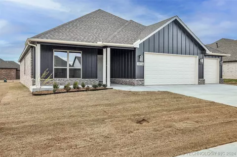10716 S 278th East Ave, Coweta, OK 74429