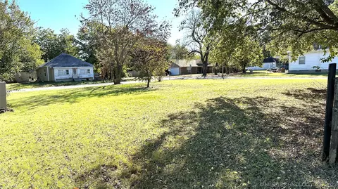 418 S 4th St, Morris, OK 74445 photo 6