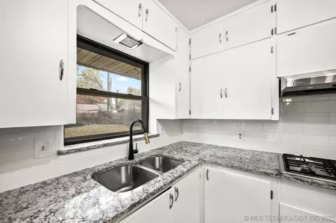 1735 E 60th St, Tulsa, OK 74105 photo 9