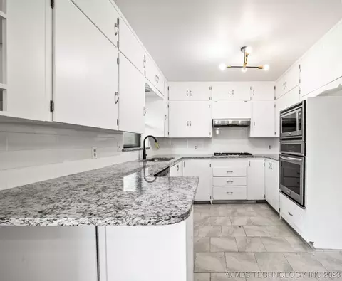 1735 E 60th St, Tulsa, OK 74105 photo 8
