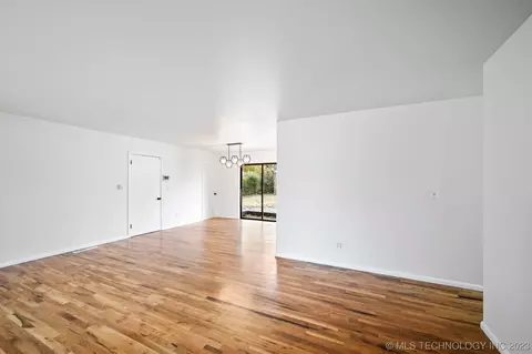 1735 E 60th St, Tulsa, OK 74105 photo 3