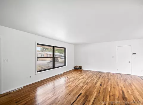 1735 E 60th St, Tulsa, OK 74105 photo 5