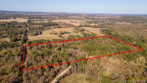 22 S 4070 Rd, Eufaula, OK 74432 photo 3