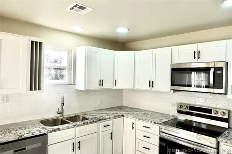 416 E Ute St, Tulsa, OK 74106 photo 9