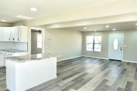 416 E Ute St, Tulsa, OK 74106 photo 3