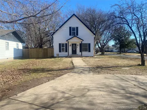 19 S Bailey St, Pryor, OK 74361 photo 4