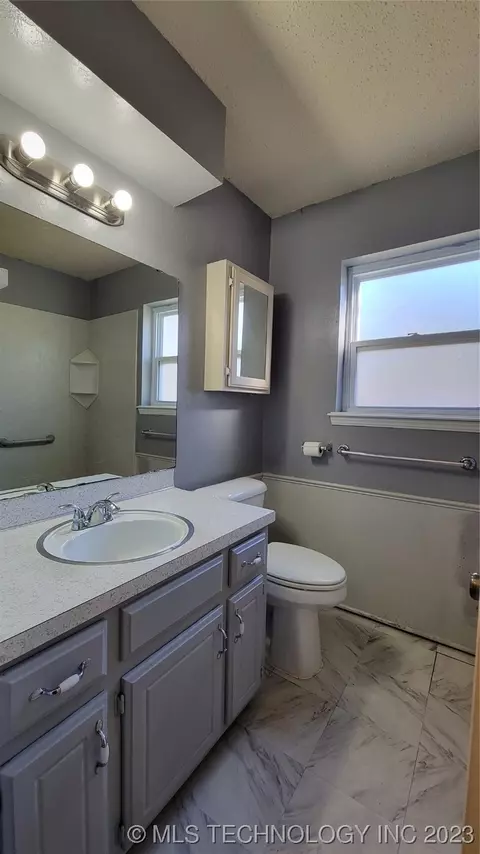 925 Howard, Ada, OK 74820 photo 12