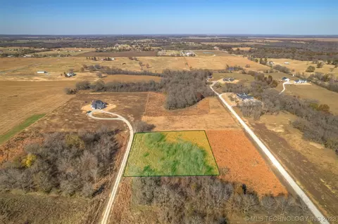 2 E 121st St S, Coweta, OK 74429