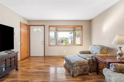 6709 E 29th St, Tulsa, OK 74129 photo 8