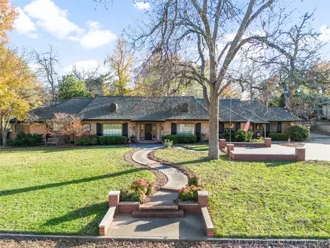 2866 E 34th St, Tulsa, OK 74105 photo 1