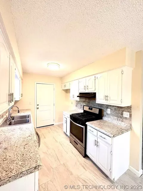 12406 E 34th St, Tulsa, OK 74146 photo 4