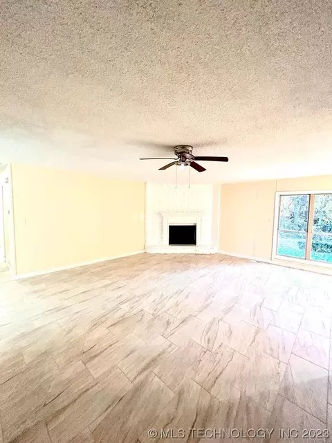 12406 E 34th St, Tulsa, OK 74146 photo 2