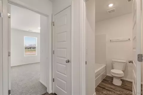 Entry Way - 705 S Cherokee Ave, Haskell, OK 74436 photo 2 of 4