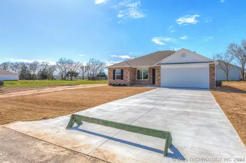 Exterior - 705 S Cherokee Ave, Haskell, OK 74436 photo 5 of 10