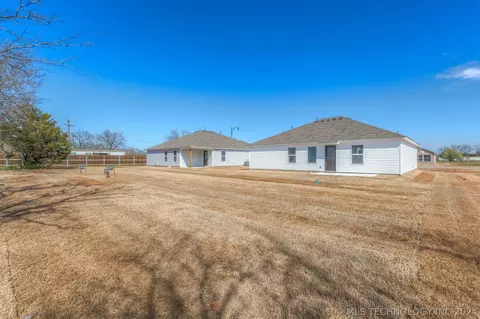 Exterior - 705 S Cherokee Ave, Haskell, OK 74436 photo 7 of 10