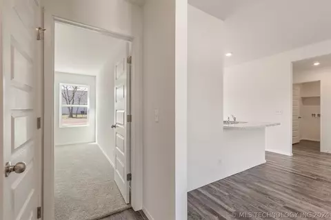Entry Way - 705 S Cherokee Ave, Haskell, OK 74436 photo 4 of 4