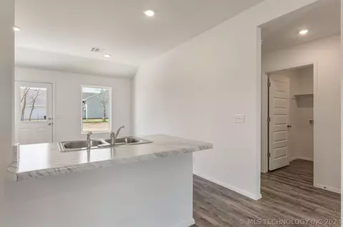 Kitchen - 705 S Cherokee Ave, Haskell, OK 74436 photo 1 of 6