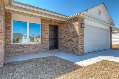 Exterior - 705 S Cherokee Ave, Haskell, OK 74436 photo 6 of 10