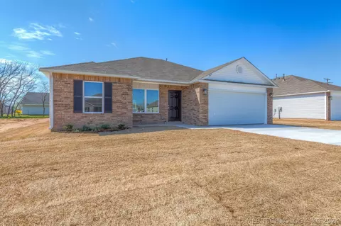 Exterior - 705 S Cherokee Ave, Haskell, OK 74436 photo 4 of 10