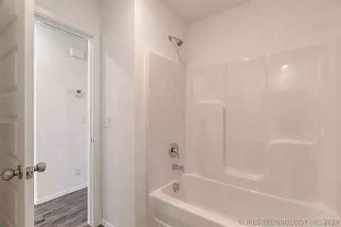 Bath - 705 S Cherokee Ave, Haskell, OK 74436 photo 4 of 4