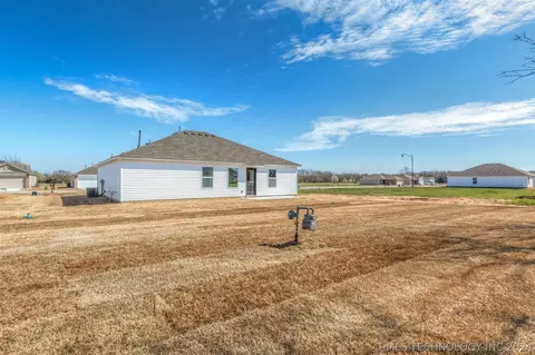 Exterior - 705 S Cherokee Ave, Haskell, OK 74436 photo 9 of 10