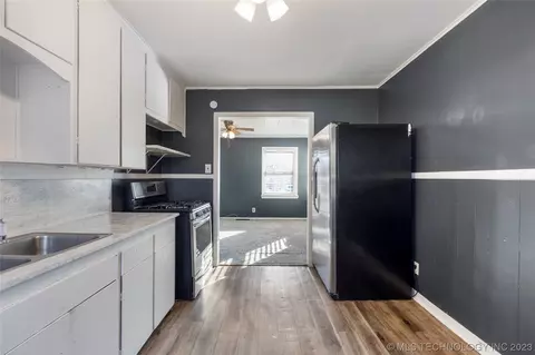6933 E 5th Pl, Tulsa, OK 74112 photo 11