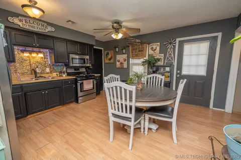 902 Knapp Ave, Warner, OK 74469 photo 29