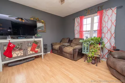 902 Knapp Ave, Warner, OK 74469 photo 31