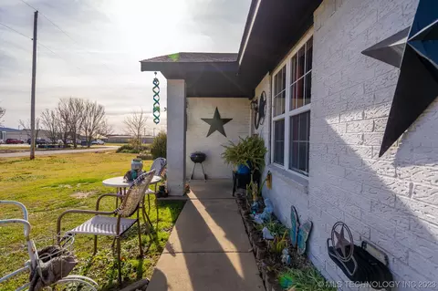 902 Knapp Ave, Warner, OK 74469 photo 6
