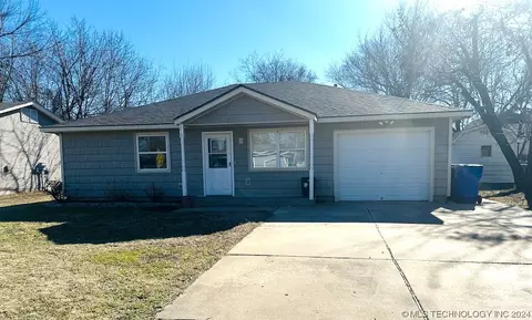 219 E Midway St, Broken Arrow, OK 74012 photo 1
