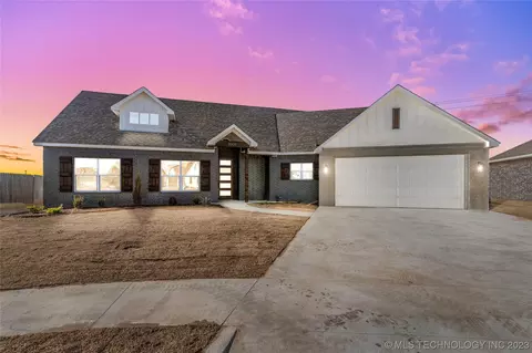 11006 S 274th East Ave, Coweta, OK 74429