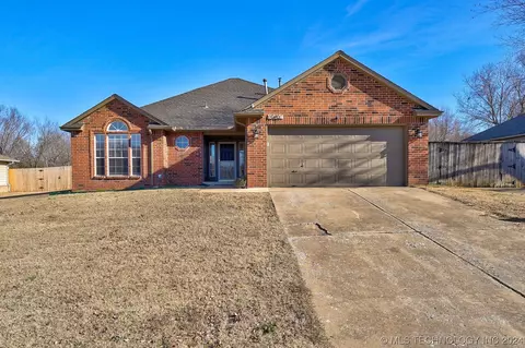 15451 S 297th East Ave, Coweta, OK 74429