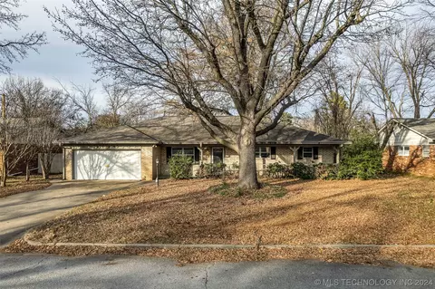 2139 E 55th Ct, Tulsa, OK 74105 photo 1