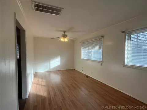 5366 E 27th Pl, Tulsa, OK 74114 photo 2