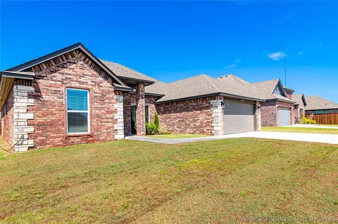 10932 S 275th East Ave, Coweta, OK 74429