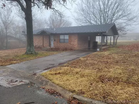 207 Lackey Dr, Eufaula, OK 74432 photo 2
