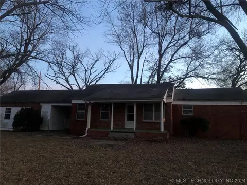 1004 SE First St, Pryor, OK 74361