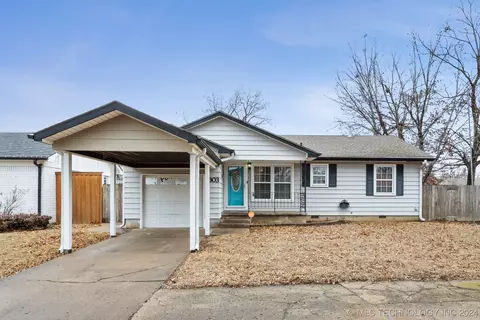 303 SE 12th St, Pryor, OK 74361
