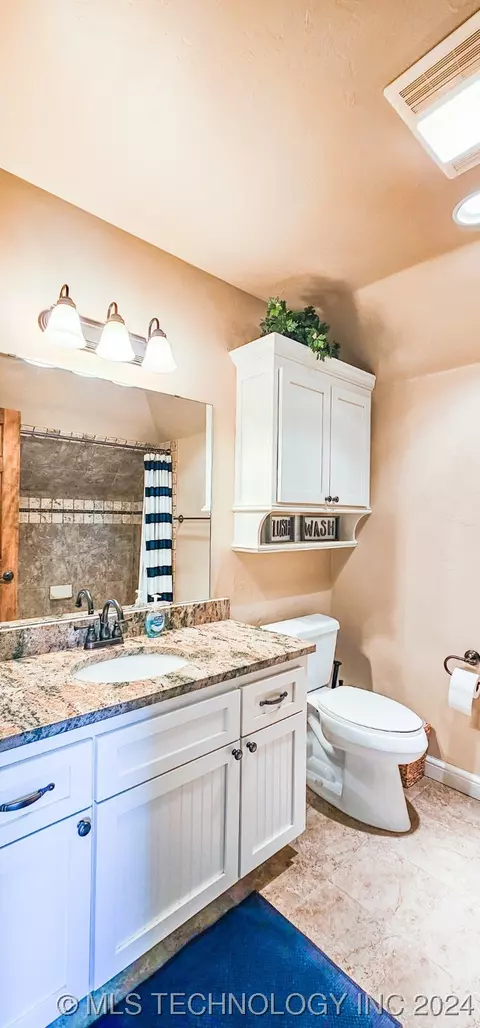 Bath - 234 E Bk 705 Rd, Eufaula, OK 74432 photo 8 of 10