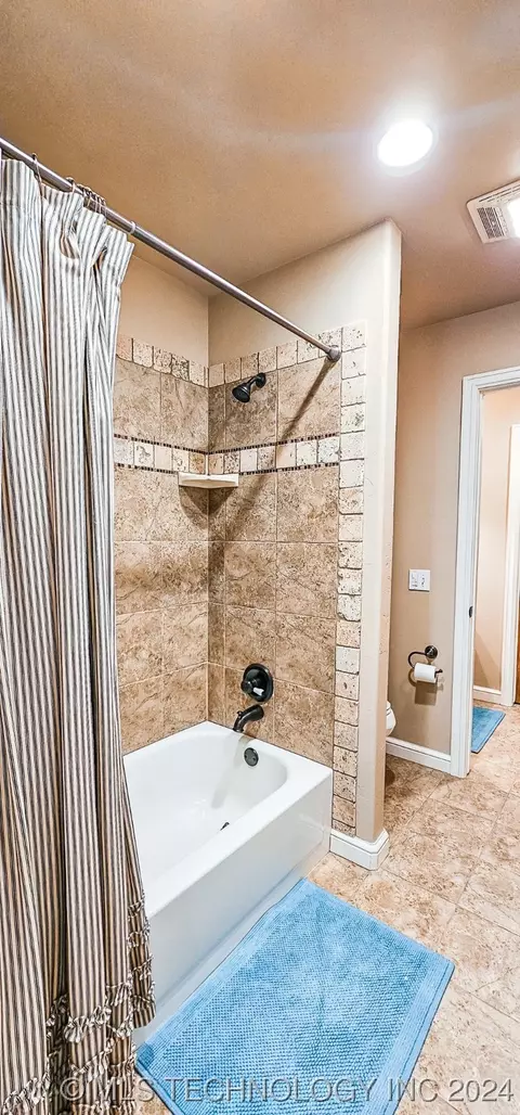 Bath - 234 E Bk 705 Rd, Eufaula, OK 74432 photo 7 of 10