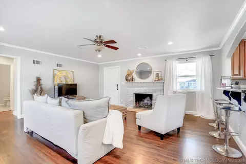 1021 E 33rd Pl, Tulsa, OK 74105 photo 9