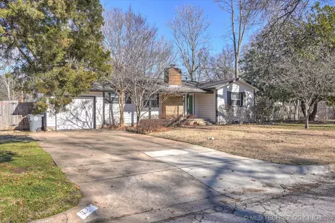 1021 E 33rd Pl, Tulsa, OK 74105 photo 2
